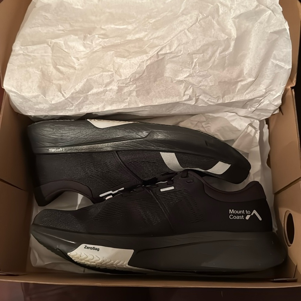 Men's Black Athletic Shoes